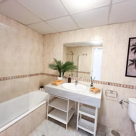 Family 400 Meters From The Beach, With Internet And Pool * Manilva